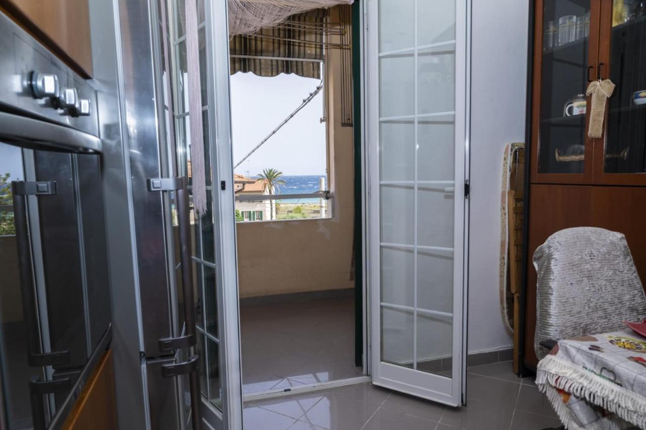 Casa Ambra Mare Apartment Bordighera Bagian luar foto