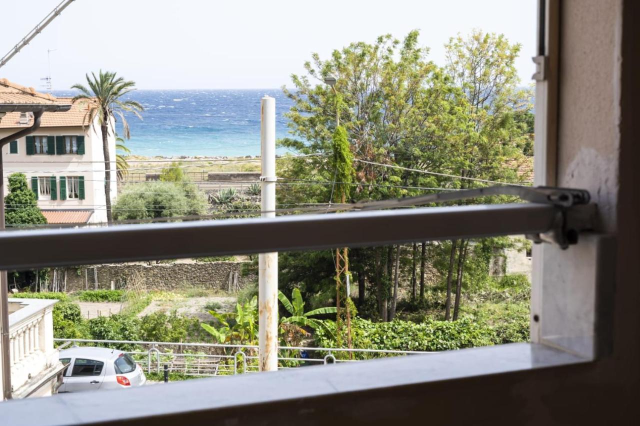 Casa Ambra Mare Apartment Bordighera Bagian luar foto