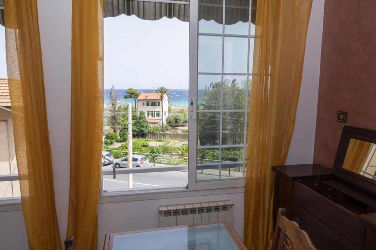 Casa Ambra Mare Apartment Bordighera Bagian luar foto